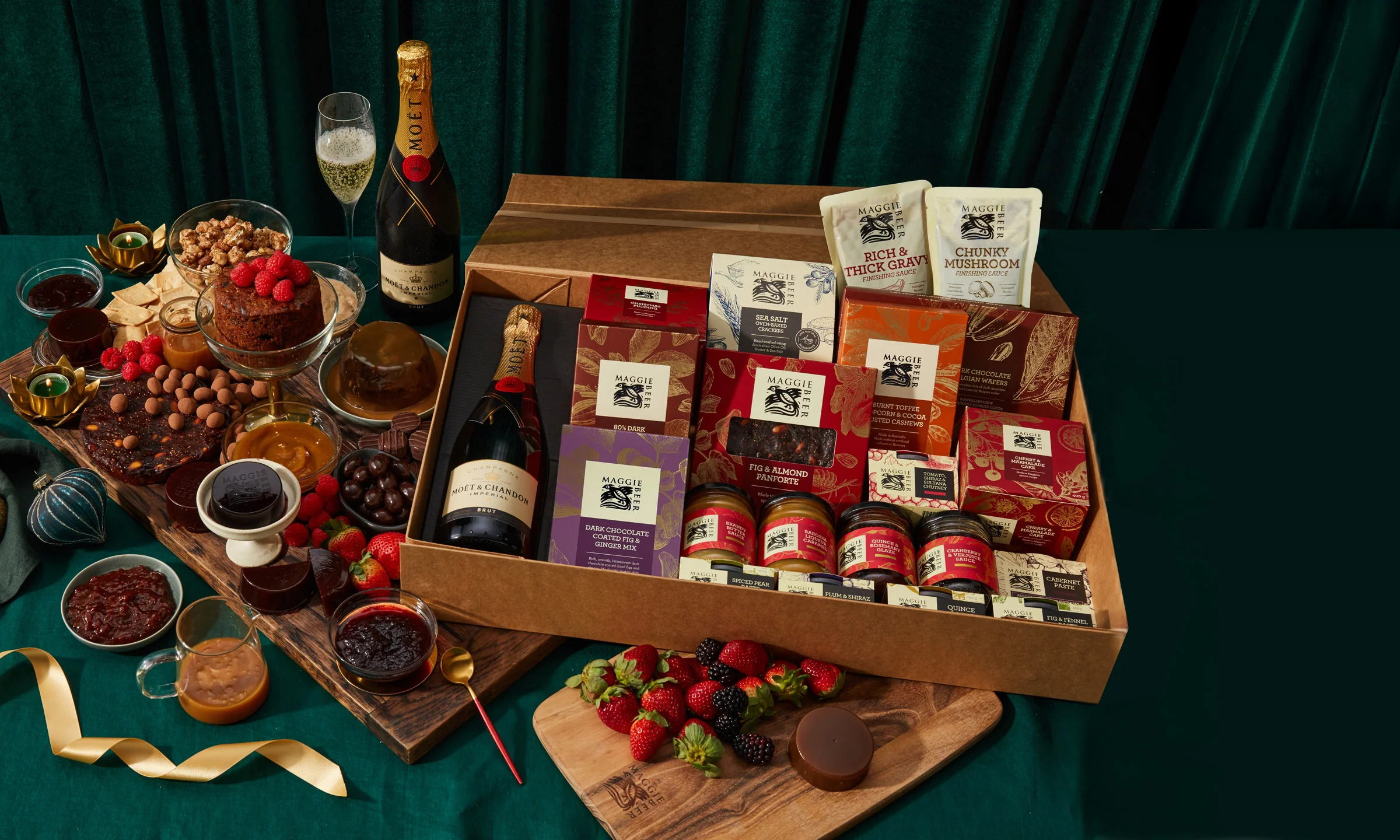 Deck The Halls Hamper With Moët