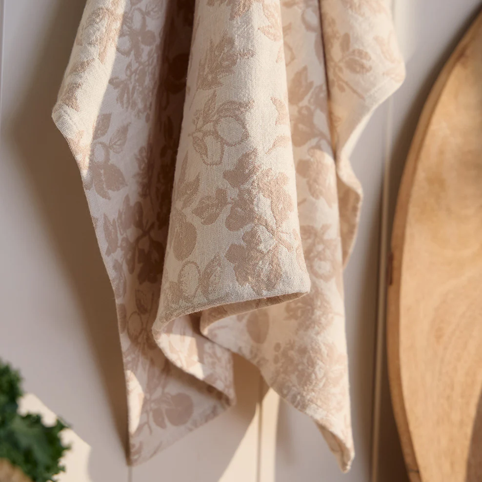 Maggie Living: Tea Towel With Natural Jacquard Detailing - Image 2
